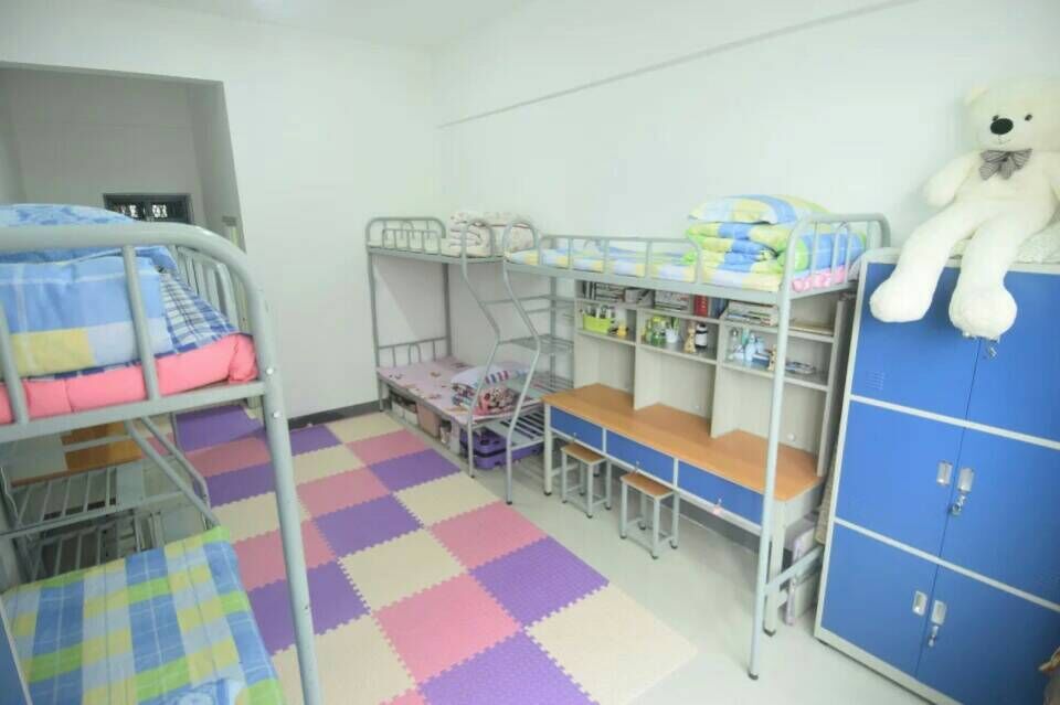 宽敞明亮的宿舍